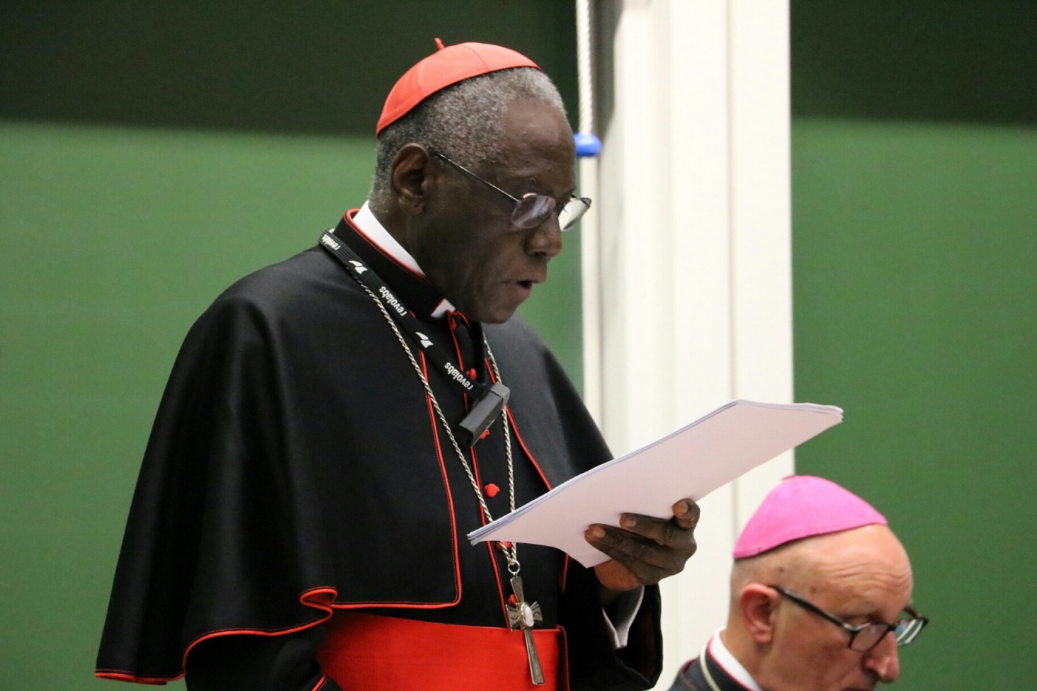 Папа — кардиналу Сара о переводе литургических текстов