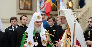 Патриарх Кирилл призывает сторониться тех, кто обещает создать рай без Бога