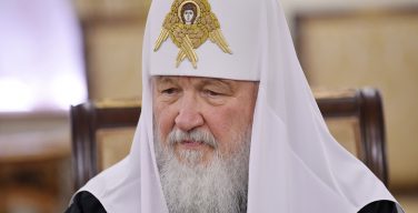 Патриарх Кирилл в преддверии юбилея революции призвал общество выучить уроки истории, «чтобы не наступать на те же самые грабли»