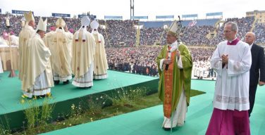 Папа на Мессе в Болонье: никогда не отказываться от встречи (+ ФОТО)