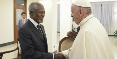 Папа Франциск встретился с Кофи Аннаном и «The Elders»