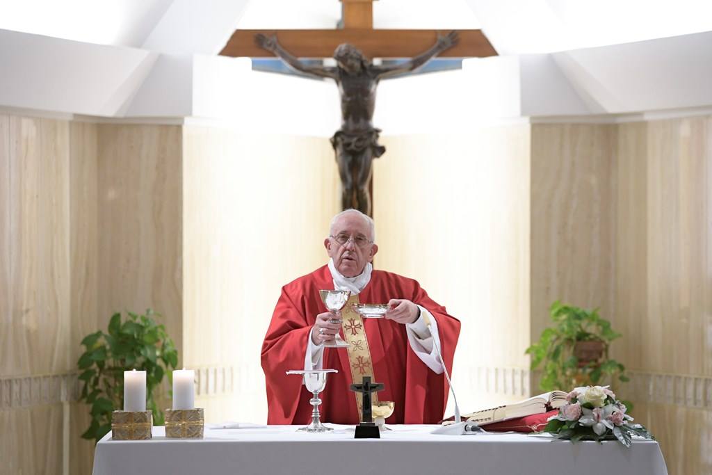 Папа: наши церкви — это храмы для служения, а не супермаркеты