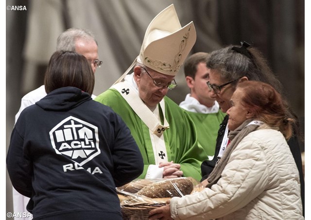 Папа Франциск назвал бедняков «нашим пропуском в рай» (ФОТО)