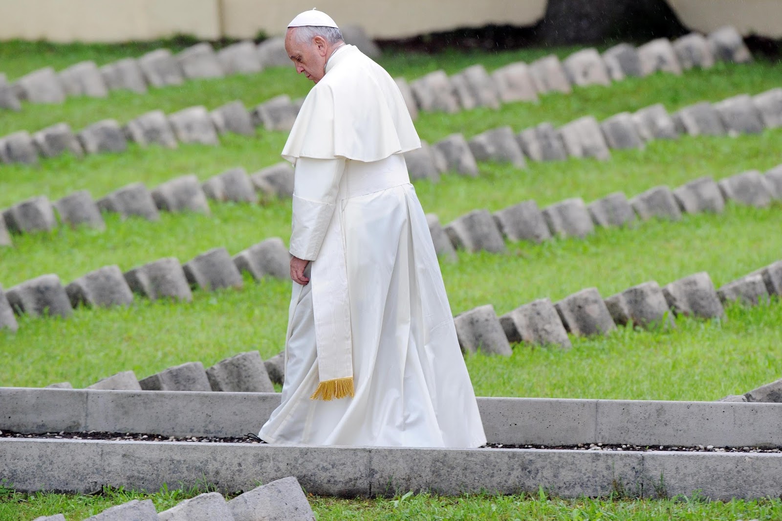 Папа Франциск озабочен тем, что человечество не извлекает уроков из войн