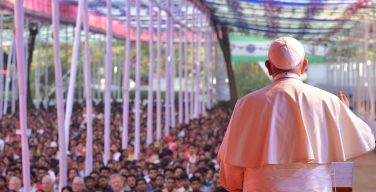 Папа — молодёжи Бангладеш: принимать тех, кто думает иначе