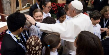 Папа — участникам рождественского концерта в Ватикане: сеять нежность и гостеприимство