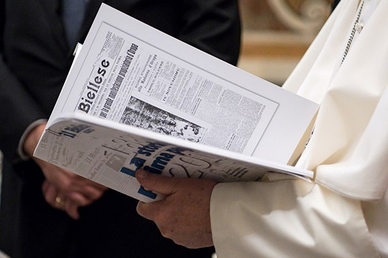 Папа: необходимо обеспечить существование и жизнеспособность печатных изданий