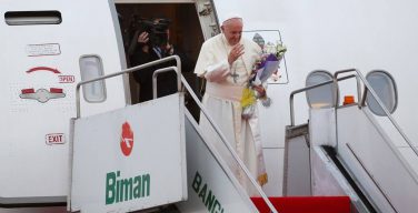 Папа Франциск закончил апостольский визит по странам Азии (ФОТО)