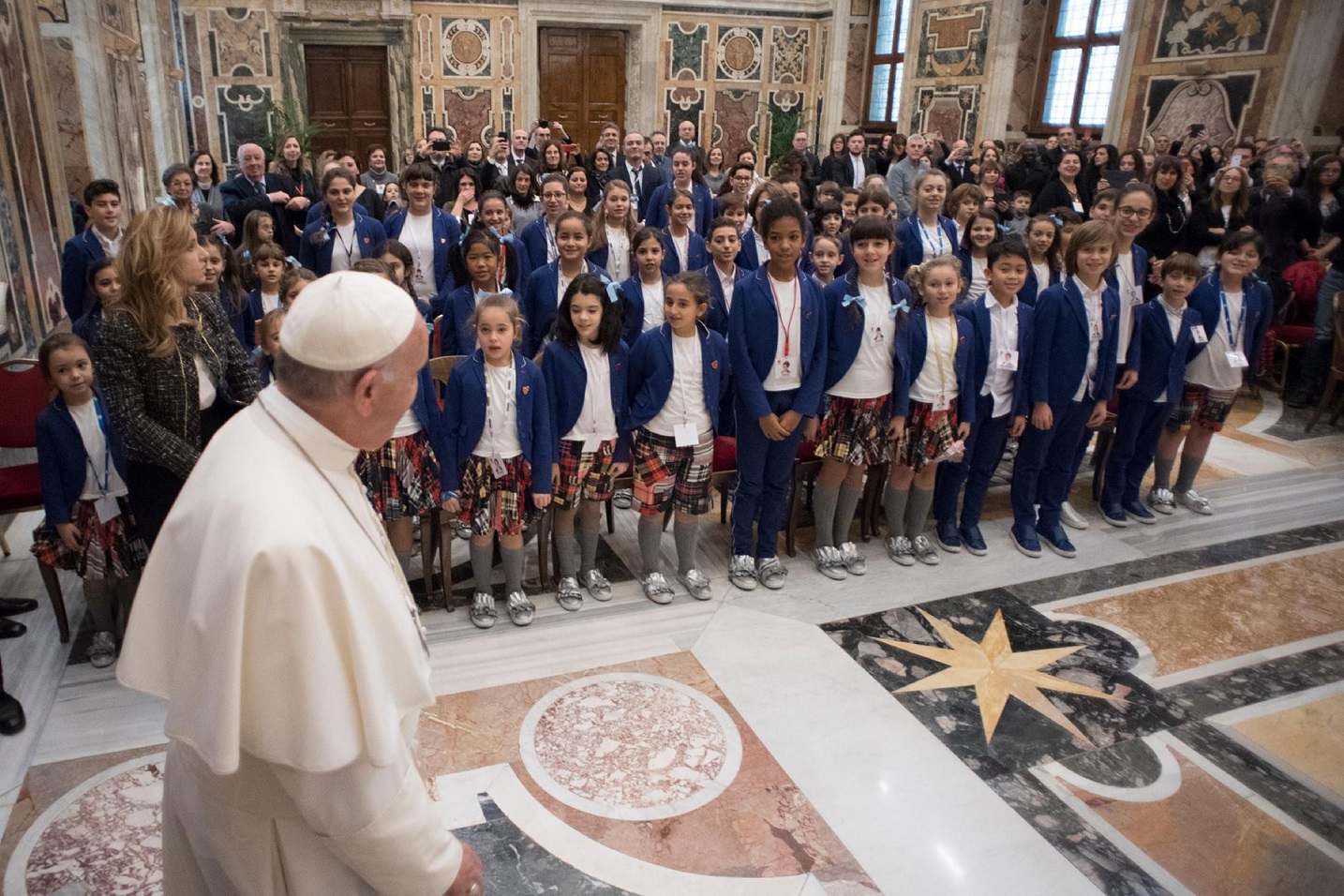 Папа встретился с детским хором им. Мариеле Вентре из Италии (ФОТО)
