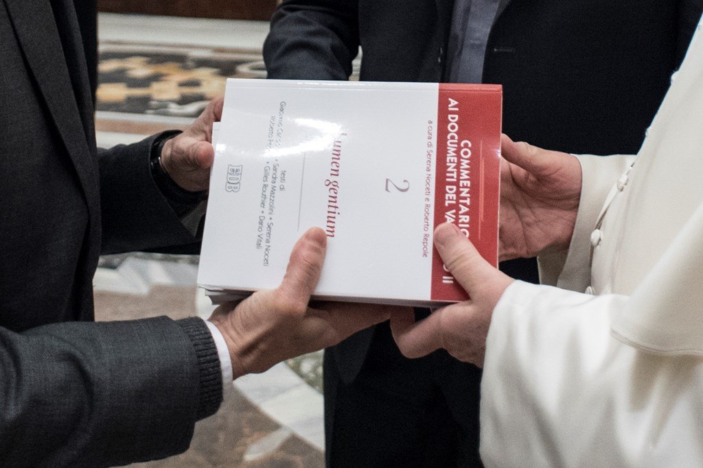 Папа — итальянским теологам: богословие создаётся «на коленях» и должно служить вере и Церкви