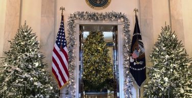 Белый Дом приступил к празднованию Рождества (ФОТО)