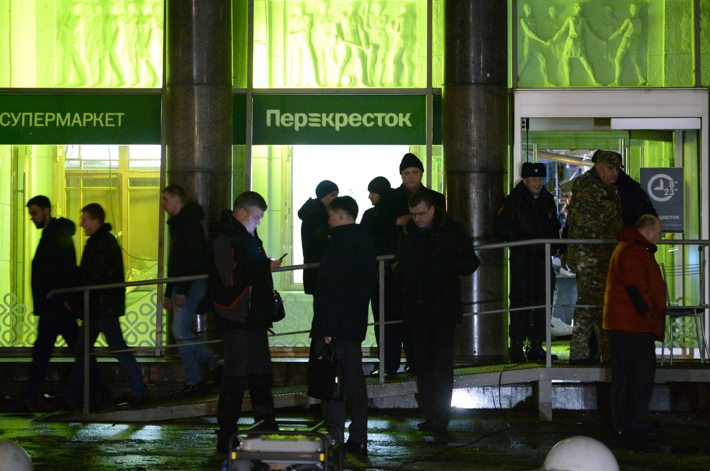 В Петербурге произошел взрыв в супермаркете, 10 человек госпитализированы