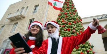 В Ливане установили рождественскую елку из тонны бананов