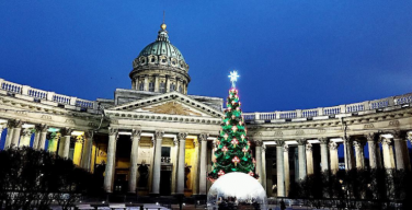 Санкт-Петербург: перед Казанским собором установили Рождественский вертеп