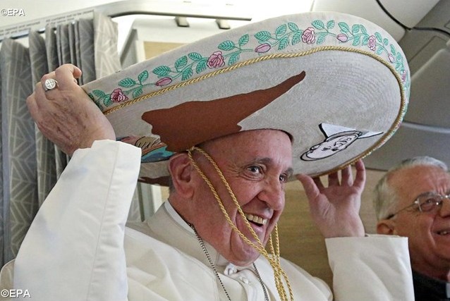 Папа Франциск выставит свое сомбреро на благотворительный аукцион