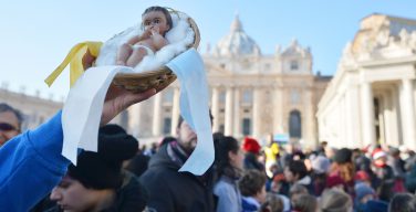 В ближайшее воскресенье Папа благословит фигурки Младенца Иисуса