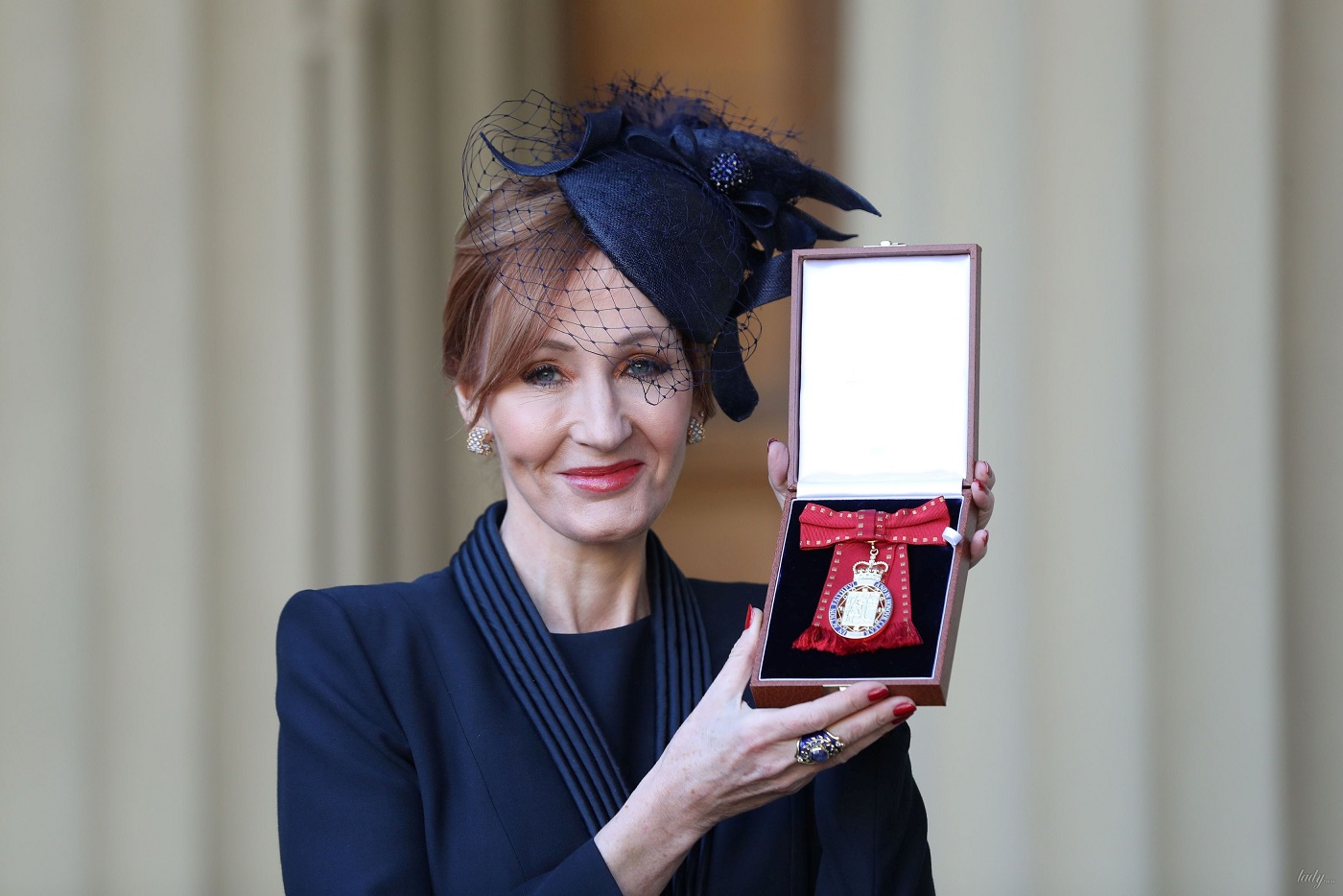 Джоан Роулинг получила знак Ордена Кавалеров чести