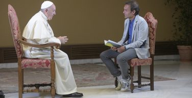 Папа на Tv2000: «Не Бог вводит нас в искушение, а Сатана»
