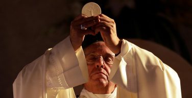 На общей аудиенции Папа объяснил, зачем нужно ходить на воскресную Мессу