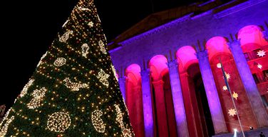 Рождественскую иллюминацию включили в Тбилиси (ФОТО)
