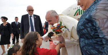 Папа Франциск прибыл в Сантьяго (+ ФОТО)