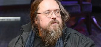 Известный миссионер предложил коммунистам содержать «мощи» Ленина: «Они приносят деньги»