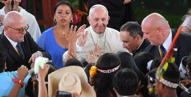 Папа – молодому поколению амазонских народов: не маскируйте свою самобытность