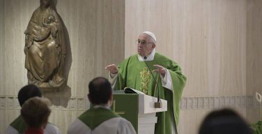 Папа: двойная жизнь пастырей глубоко ранит Церковь