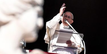 Папа: семьи призваны быть хранителями жизни своих детей
