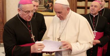 Белорусские епископы в Ватикане: «Папа мечтает приехать в Беларусь» (+ ФОТО)
