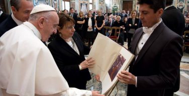 Папа встретился с руководством и персоналом Почты Италии