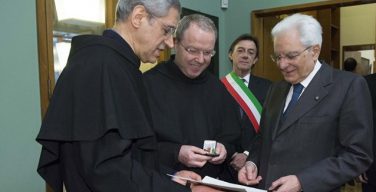 Президент Италии вручил францисканцам золотую медаль в память об о. Кортезе