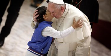 В Ватикане опубликована стенограмма встречи Папы Франциска с делегацией сирот из Румынии