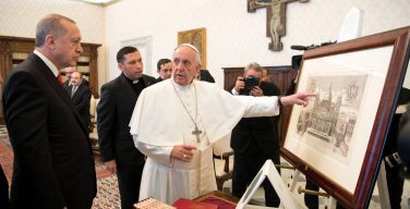 Папа Франциск встретился с президентом Турции (ФОТО)