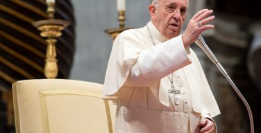 Папа Франциск на общей аудиенции научал о Евхаристической молитве