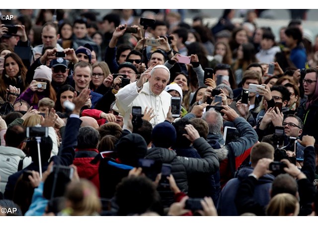 На общей аудиенции Папа Франциск призвал осознать всю значимость Священного Пасхального Триденствия