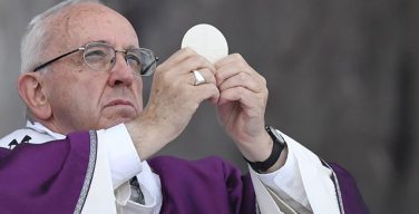 Папа Франциск на Мессе в Доме Св. Марфы о свойствах ходатайственной молитвы