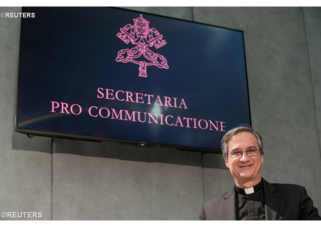 Папа Франциск принял отставку главы ватиканского Секретариата по коммуникациям