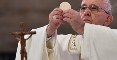 На общей аудиенции в Светлую седмицу Папа Франциск призвал верных становиться «евхаристическими людьми»