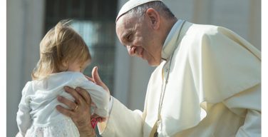 Папа Франциск на общей аудиенции продолжил поучения о таинстве Крещения: это не магическая формула, а дар Святого Духа