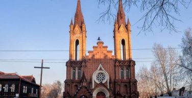 Красноярские католики снова просят вернуть им костел, который используется как органный зал
