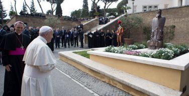 Папа Франциск освятил статую святого Григория Нарекаци