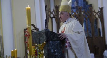Апостольский нунций в России архиепископ Челестино Мильоре обратился к верным с проповедью в день Пасхи
