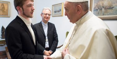 Папа встретился с отцом маленького Альфи: только Бог — господин жизни