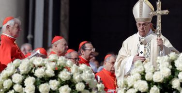 Папа Франциск возглавил Пасхальную Мессу на площади Св. Петра: наш Бог — это Бог сюрпризов