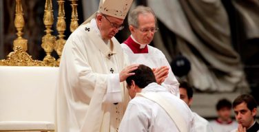 Папа Франциск рукоположил новых пресвитеров в воскресенье Доброго Пастыря