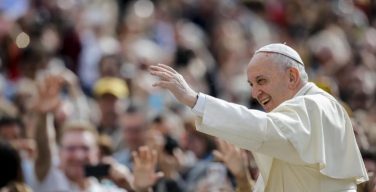 На общей аудиенции 23 мая Папа Франциск начал цикл катехез о таинстве Миропомазания