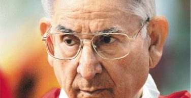 В Ватикане скончался отставной префект Конгрегации по делам духовенства кардинал Дарио Кастрильон Ойос