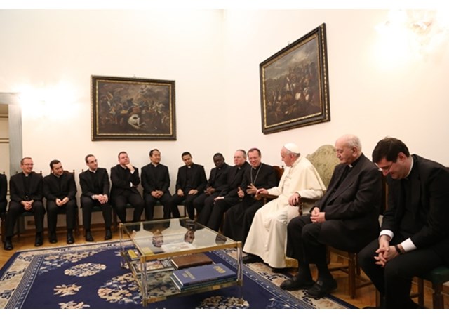 Папа Франциск встретился с молодыми ватиканскими дипломатами