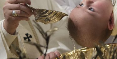 На очередной общей аудиенции Папа Франциск продолжил свои размышления о различных аспектах обряда Крещения